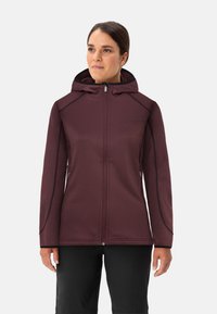 Bordeauxfarbene Softshelljacke mit Frontreißverschluss, Kapuze und schwarzen Akzenten. Verfügt über eine glatte Textur und ein schlankes Design mit zwei Seitentaschen.