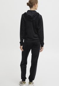 Oxmo MITTA SET - Melegítő - black