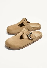 Bershka BUCKLED - Mules - sand