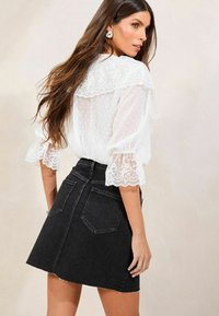Lipsy Minisukňa - washed black