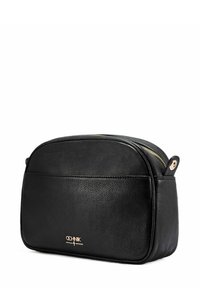 Czarna skórzana kosmetyczka o zaokrąglonym kształcie, z zamek błyskawiczny w kolorze złotym i subtelną teksturowaną powierzchnią. Posiada wytłoczone logo z przodu.