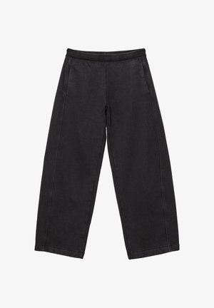 Črne široke hlače z mehkim materialom, z elastičnim pasom in stranskimi šivi. Imajo gladko teksturo in skrajšano dolžino.