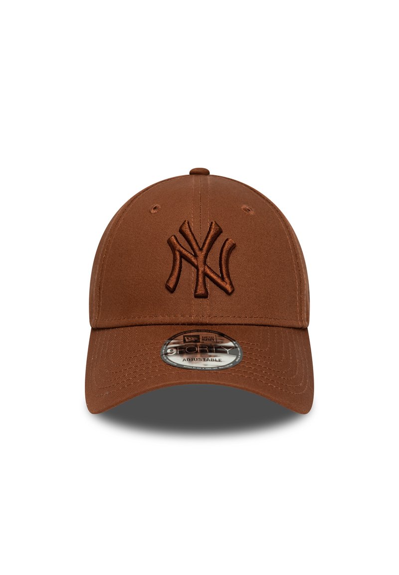 Brown baseball cap made of textured fabric, featuring an embroidered logo at the front and an adjustable strap for fit.