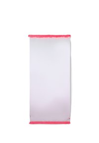 Geweven sjaal in een verloop van wit naar lichtpaars, met een felroze franjerand en een subtiele textuur. Rechthoekige vorm.