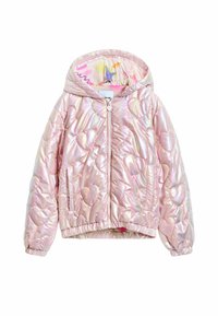 Kviltad rosa puffjacka med en glänsande, iriserande yta, prydd med hjärt-mönster, en frontdragkedja och ett färgglatt stjärnmönstrat foder.