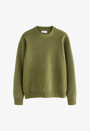 Pulover tricotat de culoare verde măslinie, cu guler rotund, manșete, tiv și guler cu nervuri, expus pe un fundal alb.