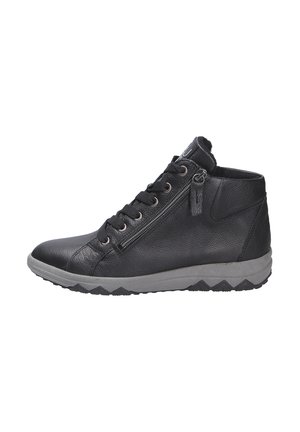 Baskets montantes en cuir noir avec lacets à l'avant, fermeture éclair sur le côté et semelle en caoutchouc gris avec un motif de gomme zigzag.