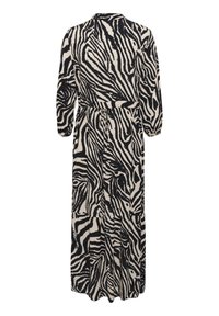 Maxiklänning i svart och beige med zebramönster, långa ärmar och insvängd midja, tillverkad av ett mjukt, lättviktigt tyg.