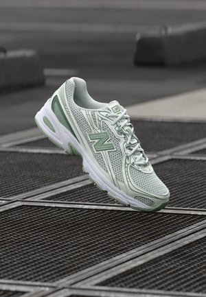 U740 UNISEX - Tossud - white/green