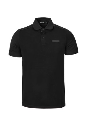 Zwart poloshirt met korte mouwen, drie knopen en een subtiel logoplaatje op de linkerborst, klassieke kraag en reguliere pasvorm.