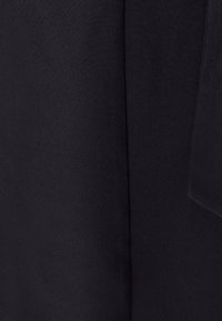 Unselected, black