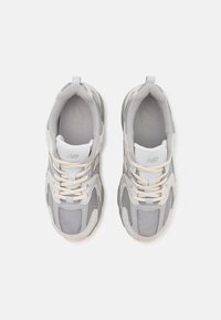 New Balance 530 UNISEX - Tenisky - grey