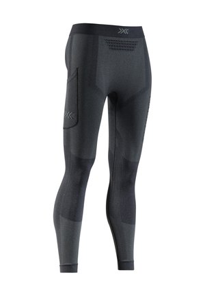 Close-up van het middenstuk met zwarte, getextureerde sportleggings met ademende panelen en het "X BIONIC" logo op het dijbeen.