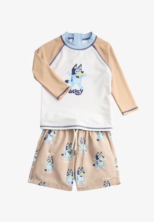 Ensemble de maillot de bain pour enfant avec manches longues beige, torse blanc et shorts avec le chien Bluey du dessin animé et les textes "Let's Play" et "Summer Fun".