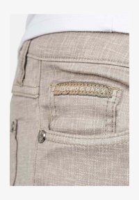 Niet geselecteerd, beige