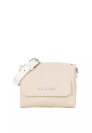 Borsa a tracolla in tessuto beige con tracolla bianca regolabile e logo metallico "VALENTINO" sulla patta anteriore.