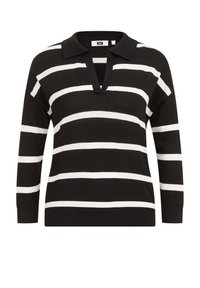 Černobílý pruhovaný svetr s límečkem, vpředu do V a dlouhými rukávy. Má široké horizontální pruhy a měkkou strukturu látky.