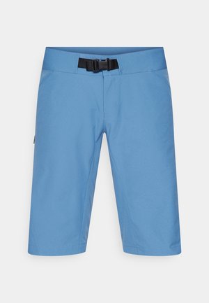 Lett blå vandreshortser med flat midje, justerbart belte og sidelommer. Laget av et glatt, pustende materiale, kne-lengde design.