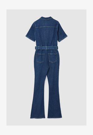 Denim-Overall mit kurzen Ärmeln, Kragen und tailliertem Gürtel. Verfügt über zwei Gesäßtaschen und ein figurbetontes Design in Dunkelblau.