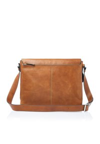 Borsa a tracolla in pelle marrone chiaro. Texture liscia con una tasca con zip, tracolla regolabile e design minimalista, con dettagli di cucitura.