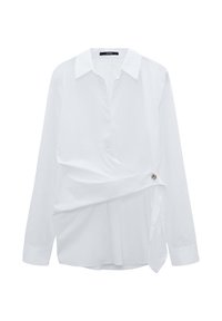 Weißes Langarmshirt mit Kragen, Wickeldesign, silbernen Knopfdetails an der Seite und glattem, leichtem Stoff.