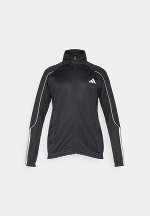 Jachetă sport neagră cu guler înalt, fermoar frontal și dungi albe pe laterale. Prezintă un logo cu trei dungi pe piept și două buzunare frontale.