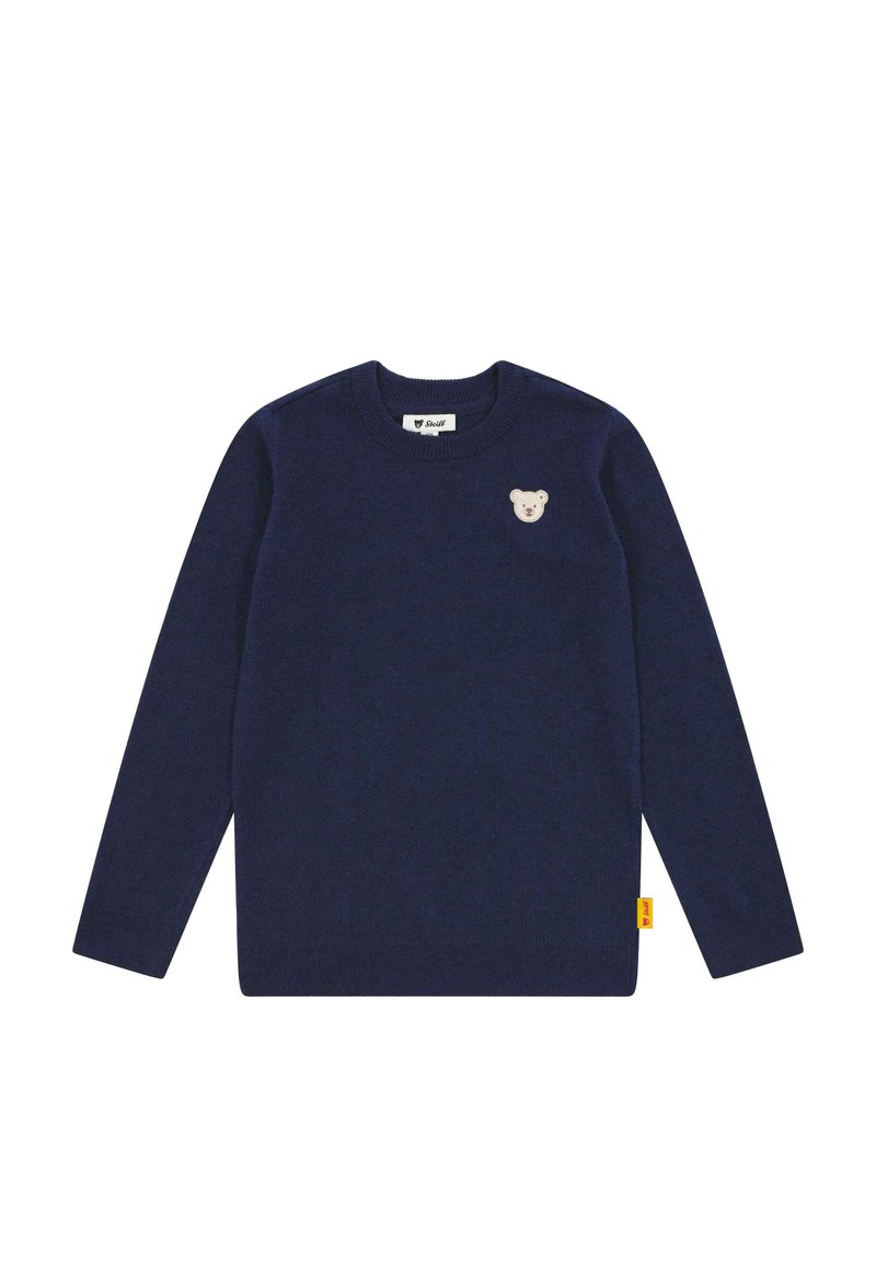 Maglione lavorato a maglia blu navy con maniche lunghe e scollo rotondo, caratterizzato da una piccola patch a forma di orsetto sul petto e un'etichetta gialla del marchio sul lato.