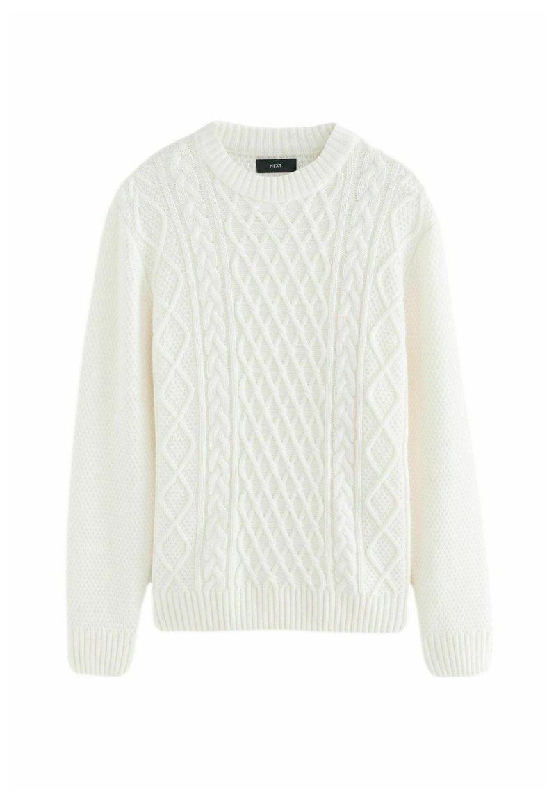 Weißer Kabelstrickpullover mit strukturierten Mustern und einem gerippten Rundhalsausschnitt. Die Ärmel und der Saum sind gerippt, was eine enganliegende Passform bietet.