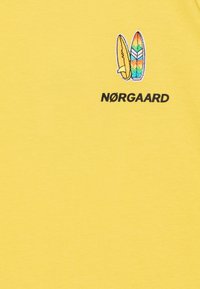Mads Nørgaard T-shirts basic - yellow