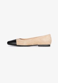 Sélectionné, black with beige