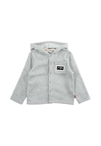 Veste à capuche en coton gris avec fermeture boutonnée, dotée d'une poche poitrine avec une étiquette noire. Texture douce et manches longues.