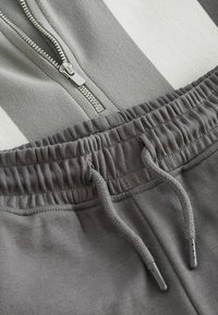 Next SET REGULAR FIT szary