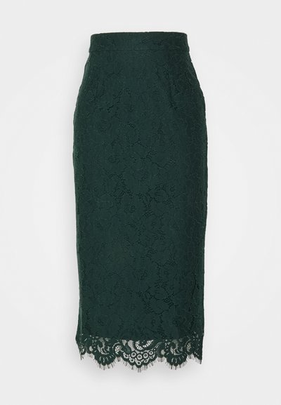 Dunkelgrüner Bleistiftrock aus Spitze mit floralem Muster, gewelltem Saum und glattem Bund. Verfügt über Seitentaschen und eine figurbetonte Silhouette.
