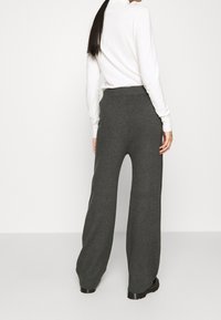 VILA Träningsbyxor - grey