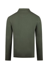 Donkergroene polo met lange mouwen, gemaakt van zacht katoen. Het heeft een kraag en een eenvoudig, strak ontwerp zonder opvallende details.