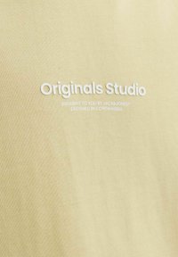 Jack & Jones Junior JORVESTERBRO SS CREW NECK NOOS - Marškinėliai su spaudiniu - italian straw