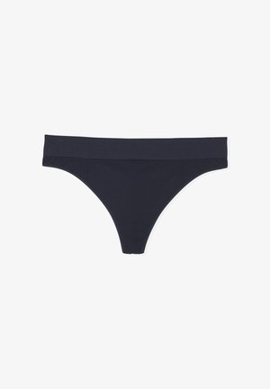 Donker marineblauwe string van getextureerde stof met een brede tailleband. Heeft subtiele diagonale lijnen en een minimalistisch ontwerp.