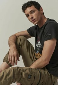 DEELUXE MONROE - Cargohose - nut