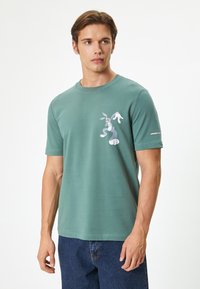 Koton BUGS BUNNY LICENSED - Camiseta estampada - green