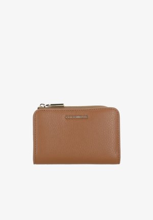 Braune Lederbrieftasche mit strukturierter Oberfläche, Reißverschluss und goldenem Präge-Logo. Rechteckige Form mit klaren Kanten und minimalistischem Design.