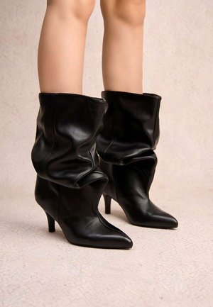 Super Mode, SLOUCHY BOOTS MI-MOLLET - Bottines - noir