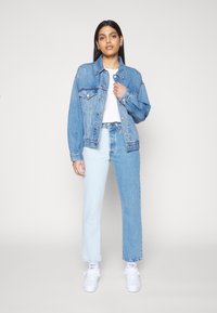 Levi's® CROP - Calças de ganga de perna direita - of two minds