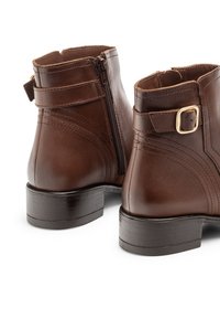 Yokono PLANO MONS - Botines bajos - marron
