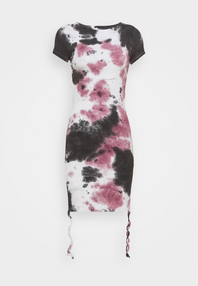 Robe moulante à manches courtes avec motif tie-dye violet et noir, encolure ronde et cordons tordus ajustables à l'ourlet.
