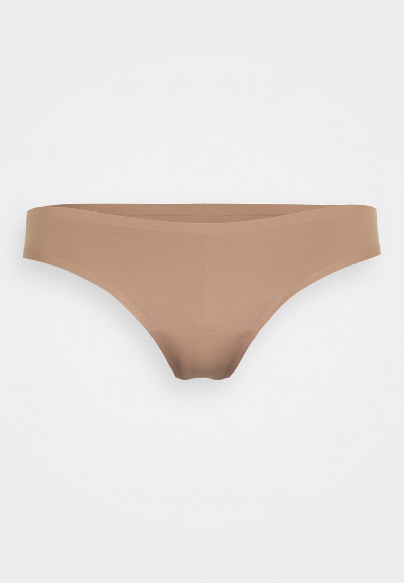 Un bas de bikini marron clair en tissu doux et lisse. Présente un design minimaliste avec une taille sans coutures et sans motifs visibles.