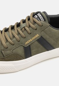 Jack & Jones JFWMORDEN  - Sneakers basse - olive night/anthracite