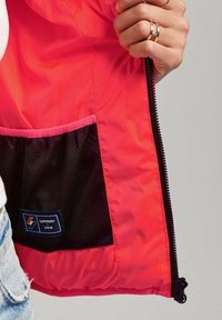 Superdry & Co Chaqueta de invierno - coral