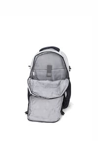 Rugzak met een grijs en marine blauw ontwerp, zachte stof, voorvak met rits, ruime binnenkant en gevoerd compartiment voor een laptop.