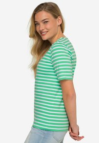 LAURASØN CLASSIC FIT - Triko s potiskem - light green