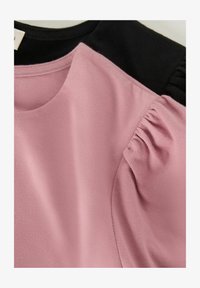Niewybrane, pink and black